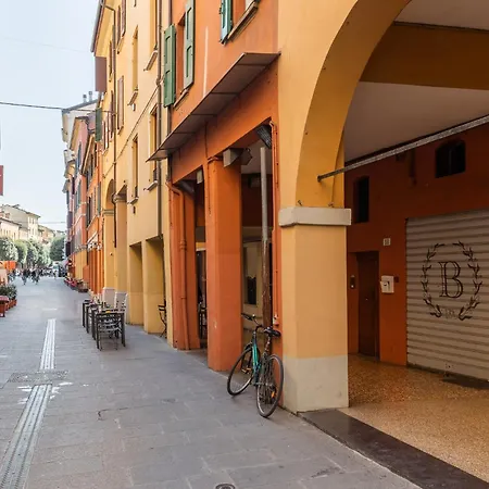 Casa De' Falegnami, Nel Cuore Di *