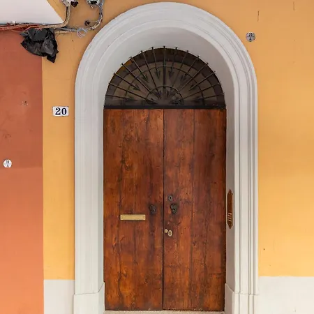 Casa De' Falegnami, Nel Cuore Di
