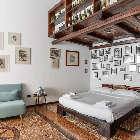 Casa De' Falegnami, Nel Cuore Di