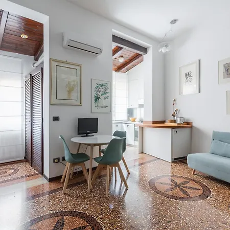 Casa De' Falegnami, Nel Cuore Di * Bologna